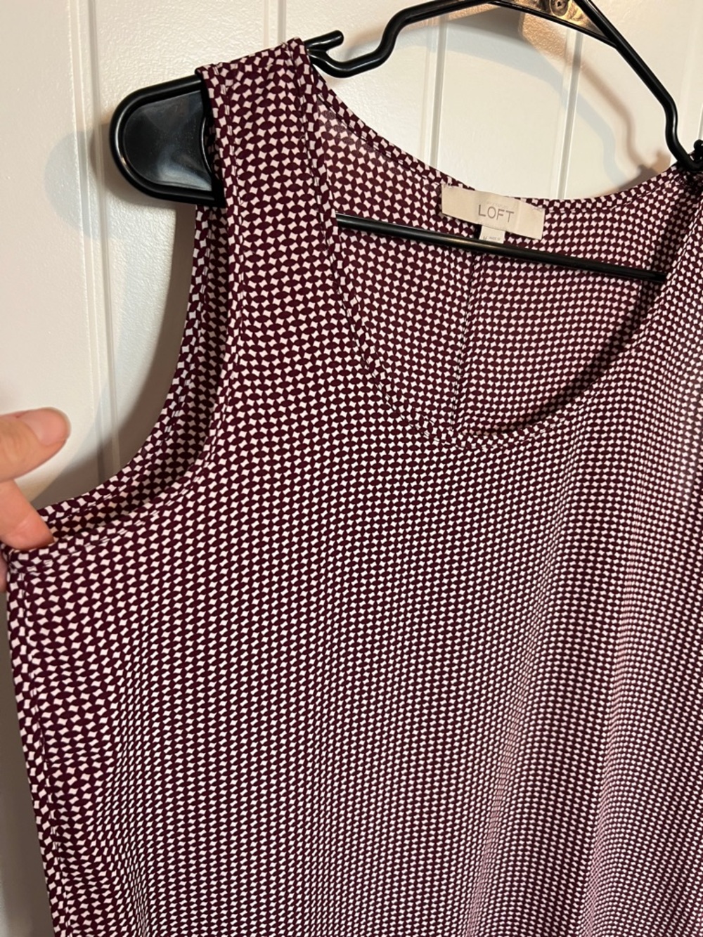 LOFT Burgundy & White Sleeveless Super Light & Airy Round Neck Top Size M - Picture 2 of 8